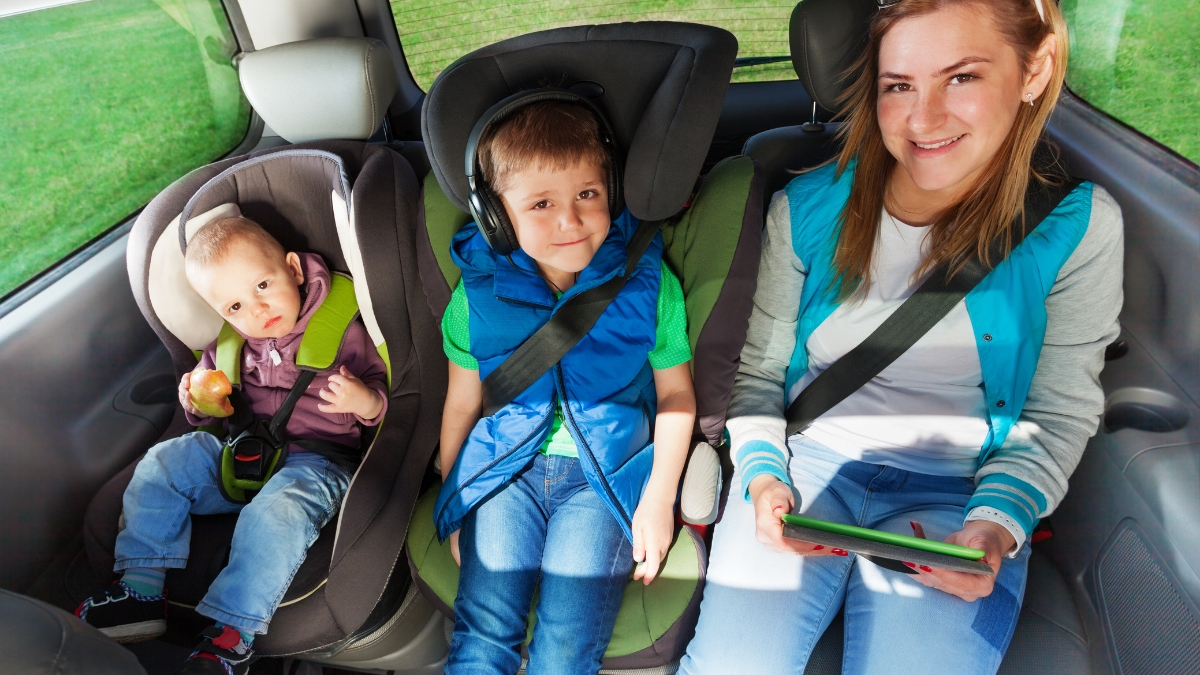 kids in backseat car